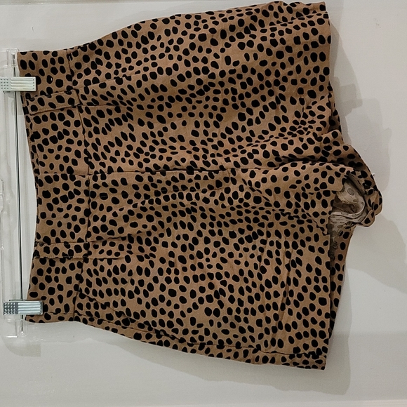 Leopard Extreme High Waisted Shorts. - Picture 1 of 4